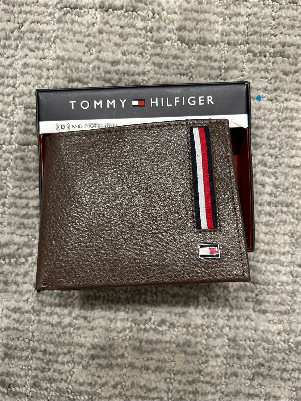 Tommy Hilfiger Logo RFID Protection Genuine Leather Wallet
